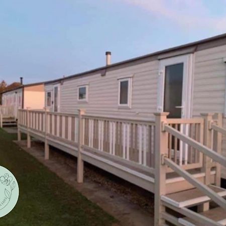 L/A Caravan Hire Hotel Chapel Saint Leonards Exterior photo